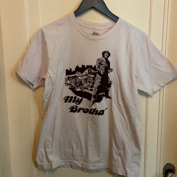 Super Fly 70s Medium graphic tee. It’s just cool... - Picture 3 of 6